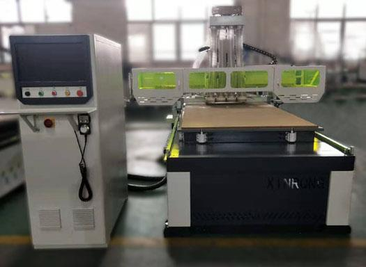 CNC-router vir kombuiskasdeure